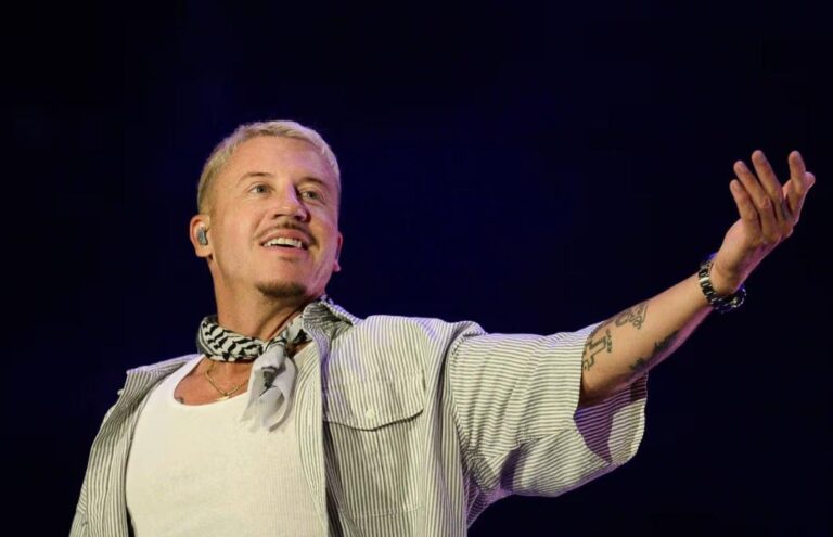 Do you think Ed Sheeran should have kept Macklemore?